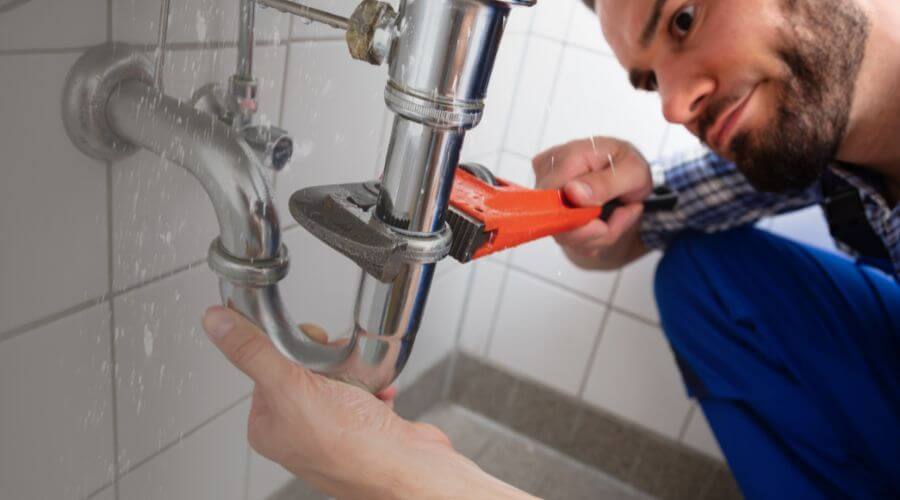 Expert burst pipe repair services in Windsor, MO